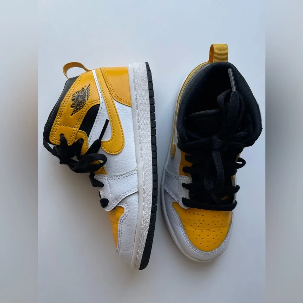 Nike Kids Yellow‎ and White Sneakers
